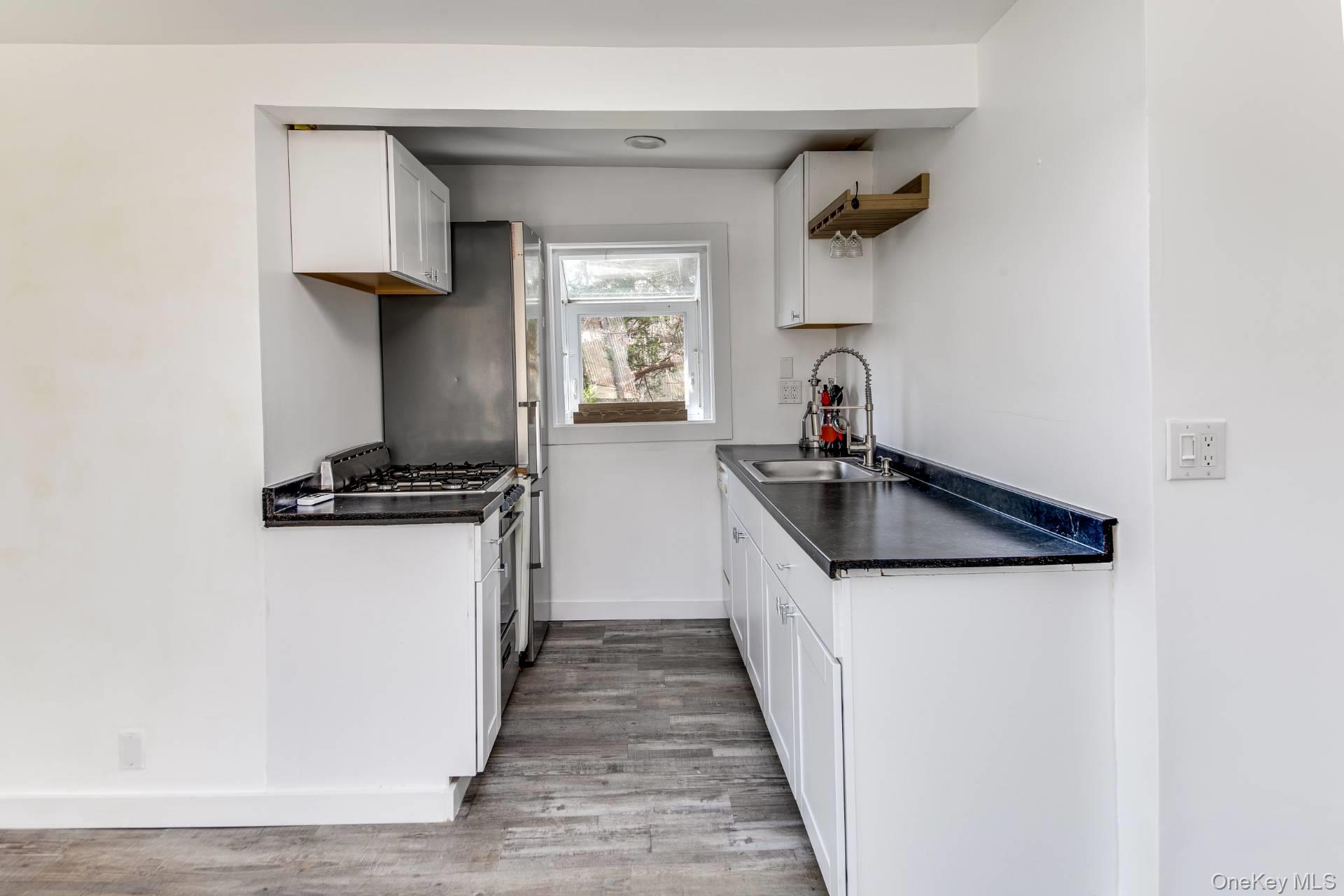 26 Washington Avenue, Unit Main photo 3