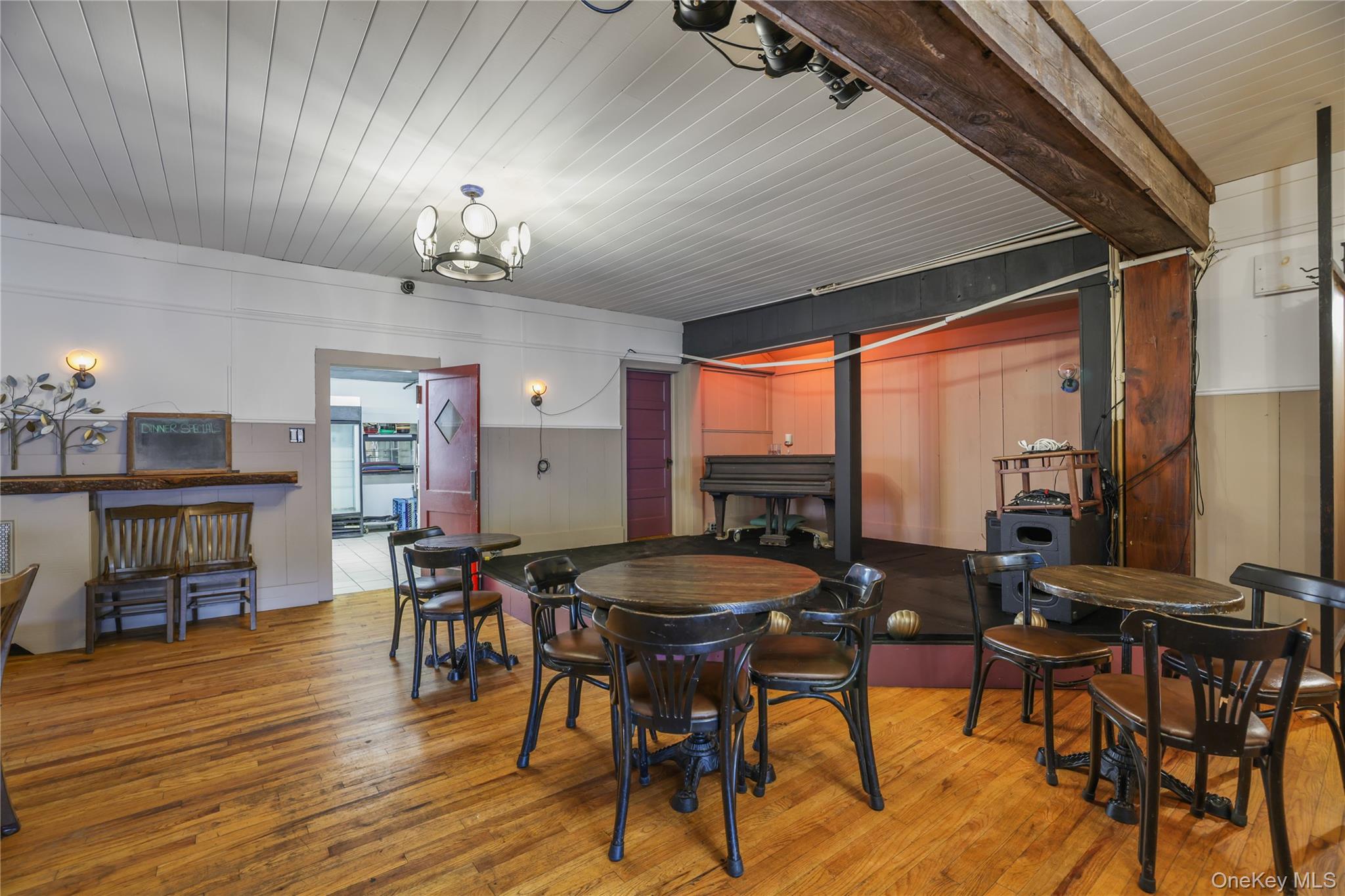 28 Upper Main Street – For Sale photo 22