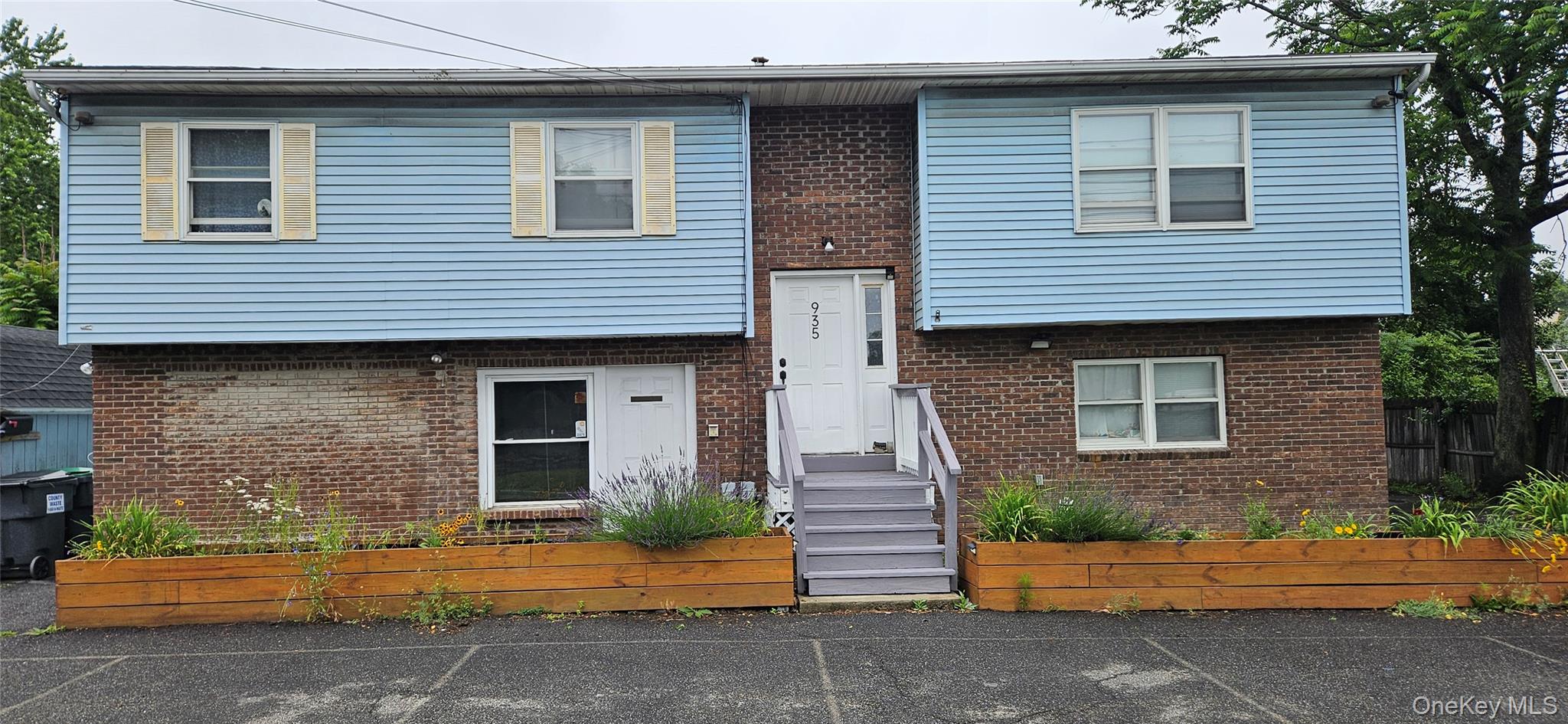 935 Homestead Avenue – For Sale