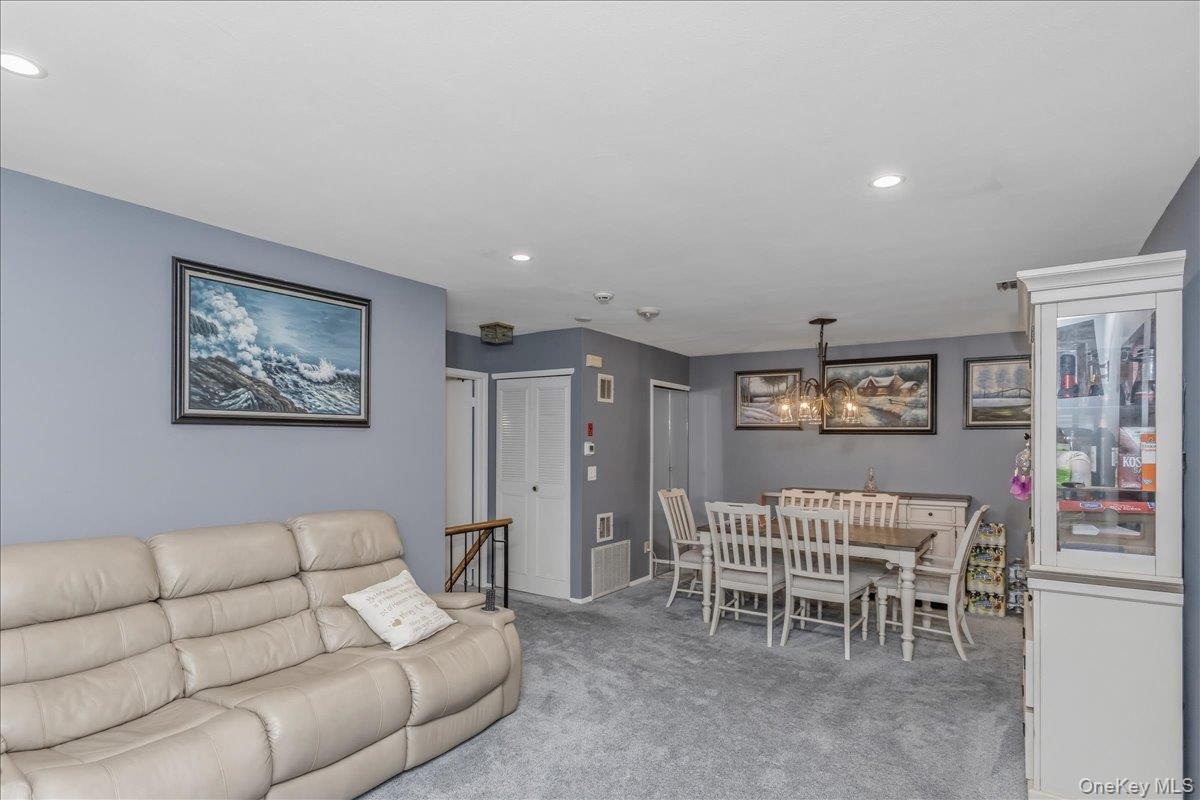 62 Cambridge Drive W – For Sale photo 4