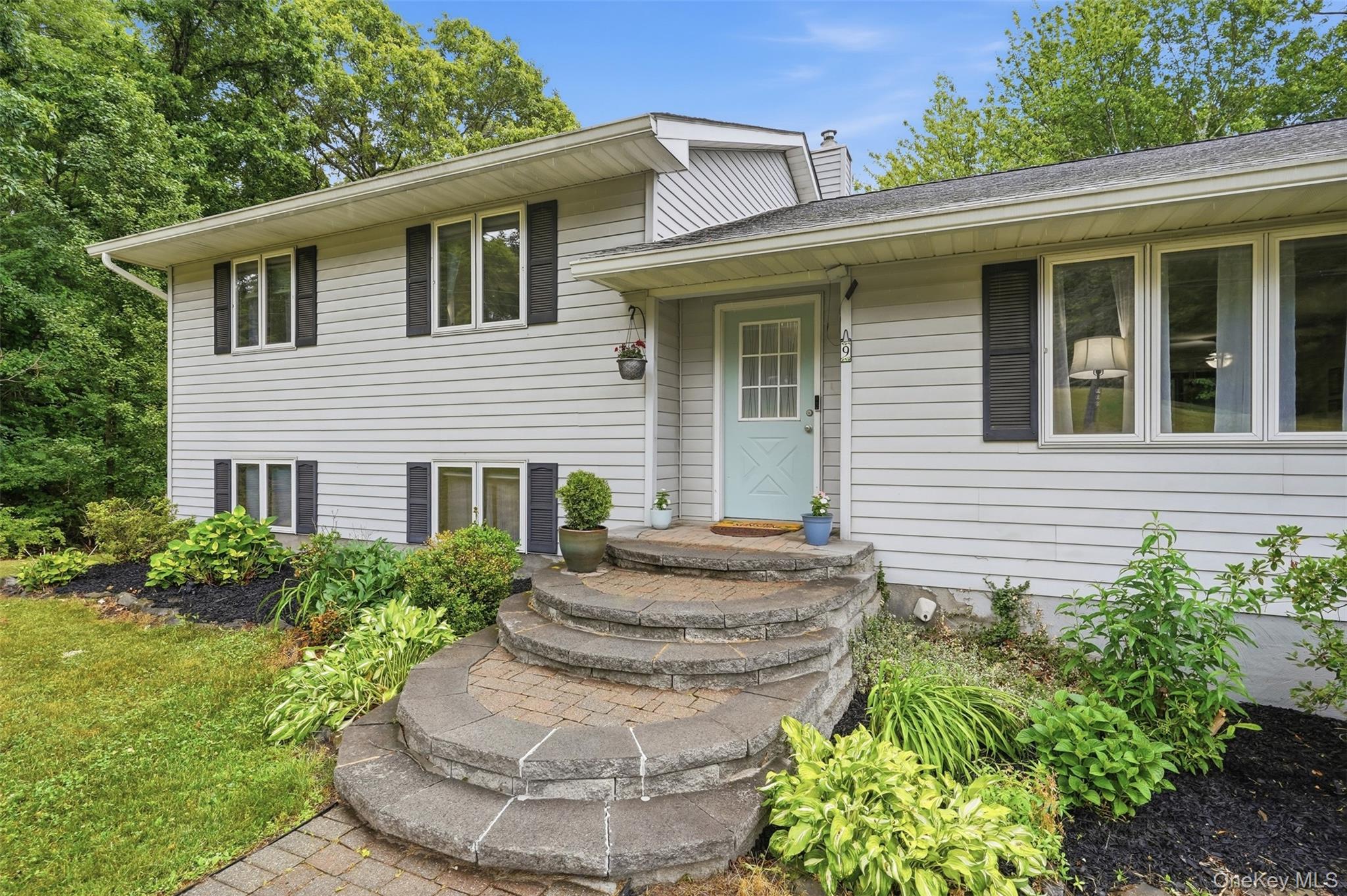 9 Roxanne Boulevard – For Sale photo 2