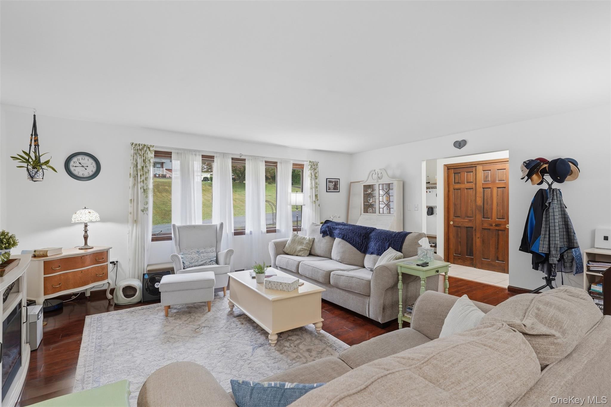 9 Roxanne Boulevard – For Sale photo 4