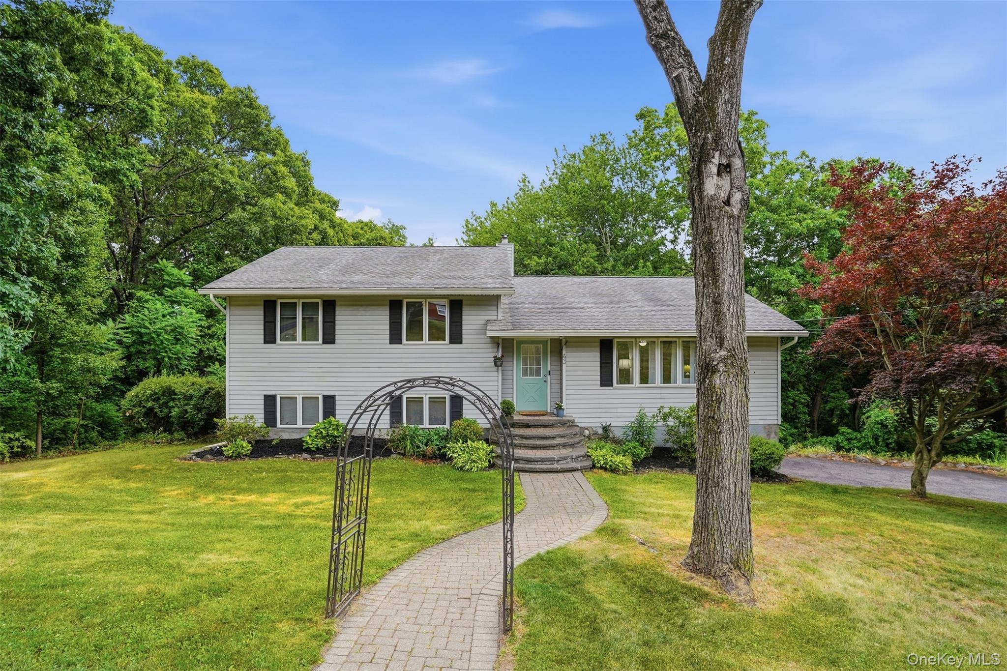 9 Roxanne Boulevard – For Sale
