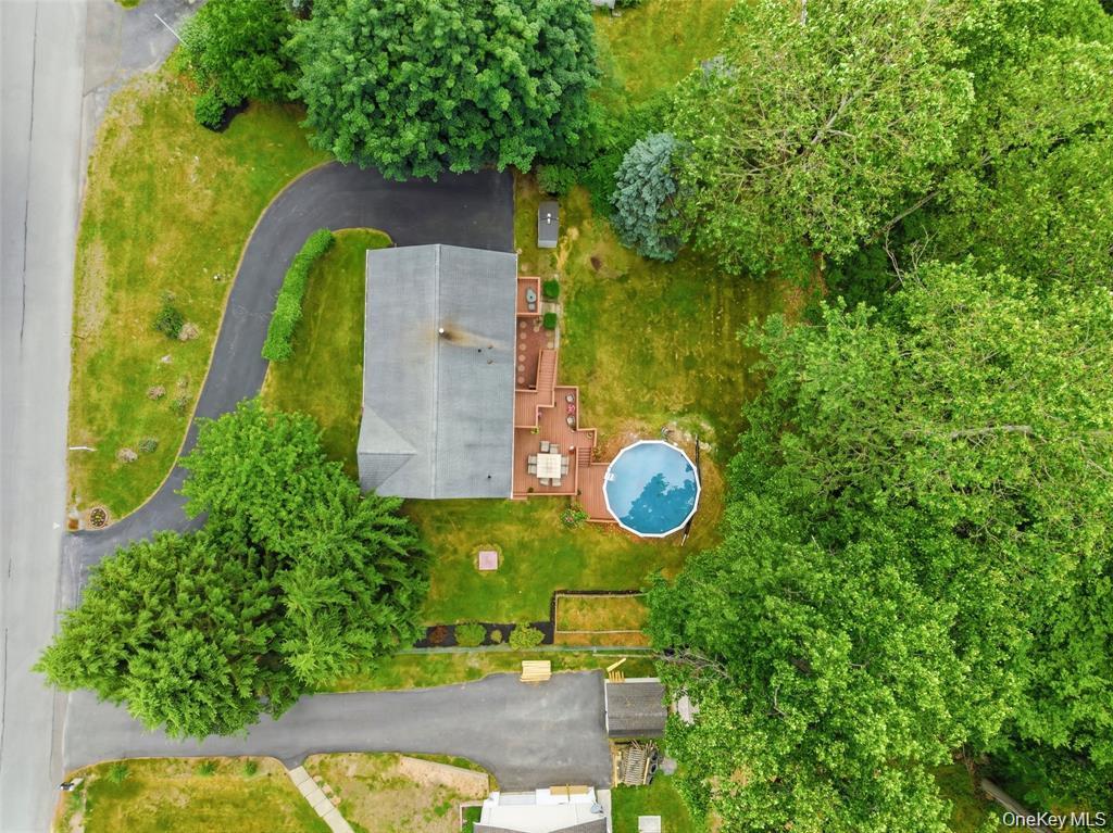 7 Colleen Lane – For Sale photo 2