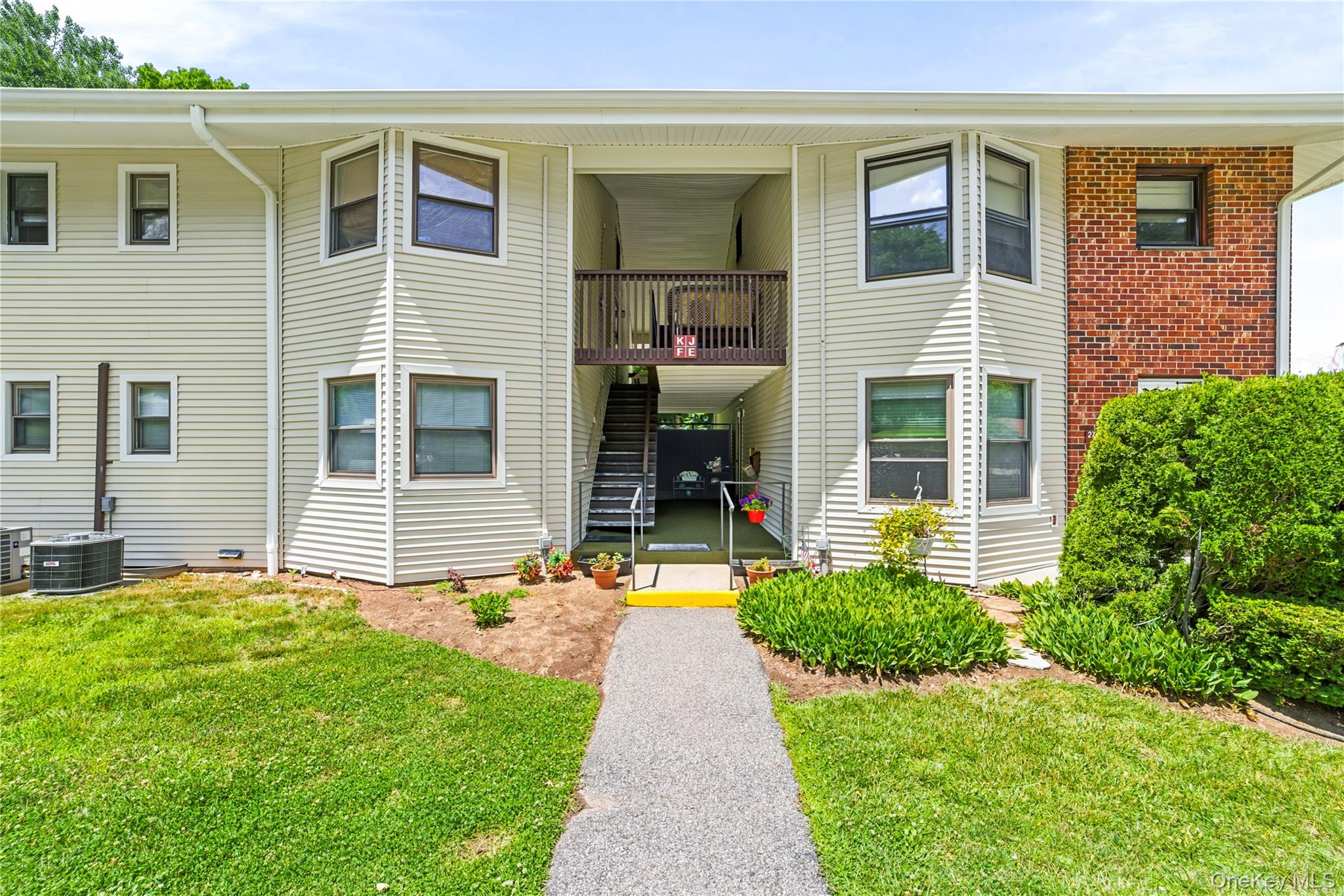 27 Walden Court, Unit J
