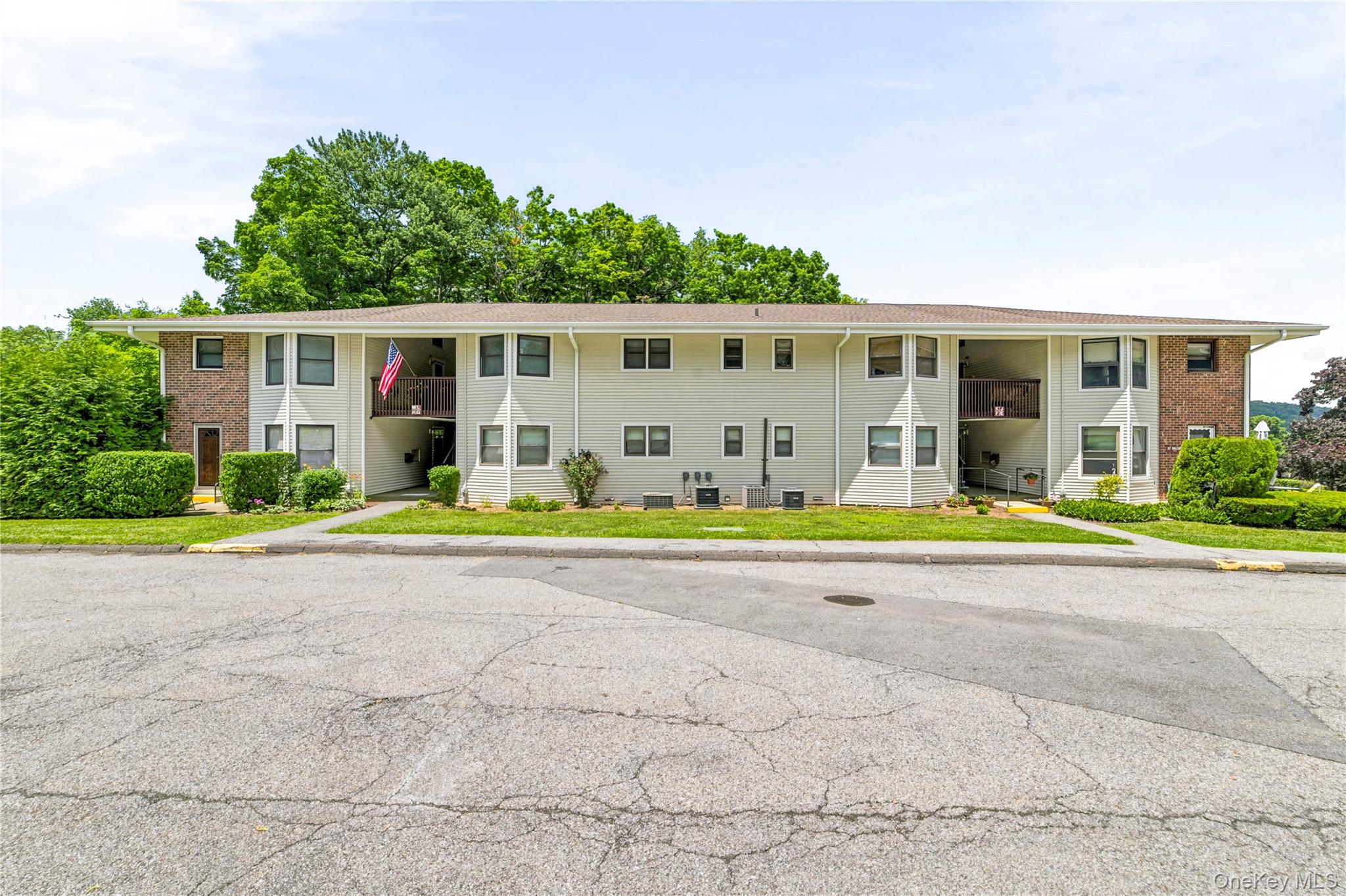 27 Walden Court, Unit J photo 2