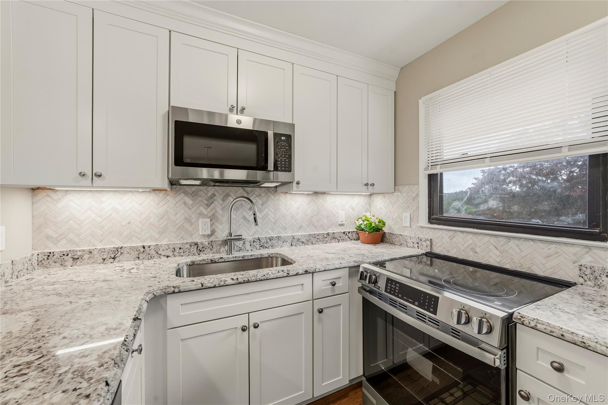 27 Walden Court, Unit J photo 13