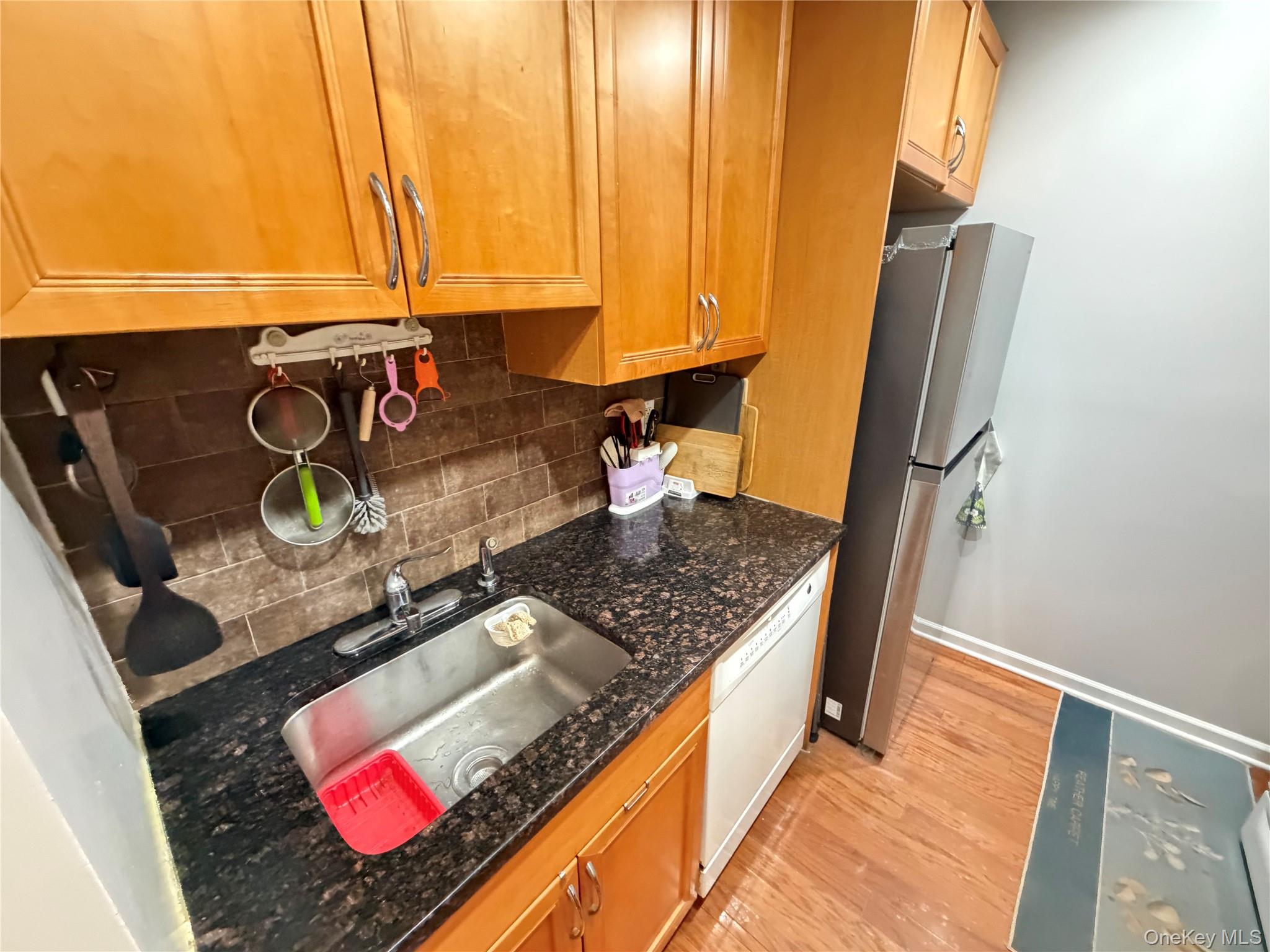 3-31 Endeavor Place, Unit B photo 5
