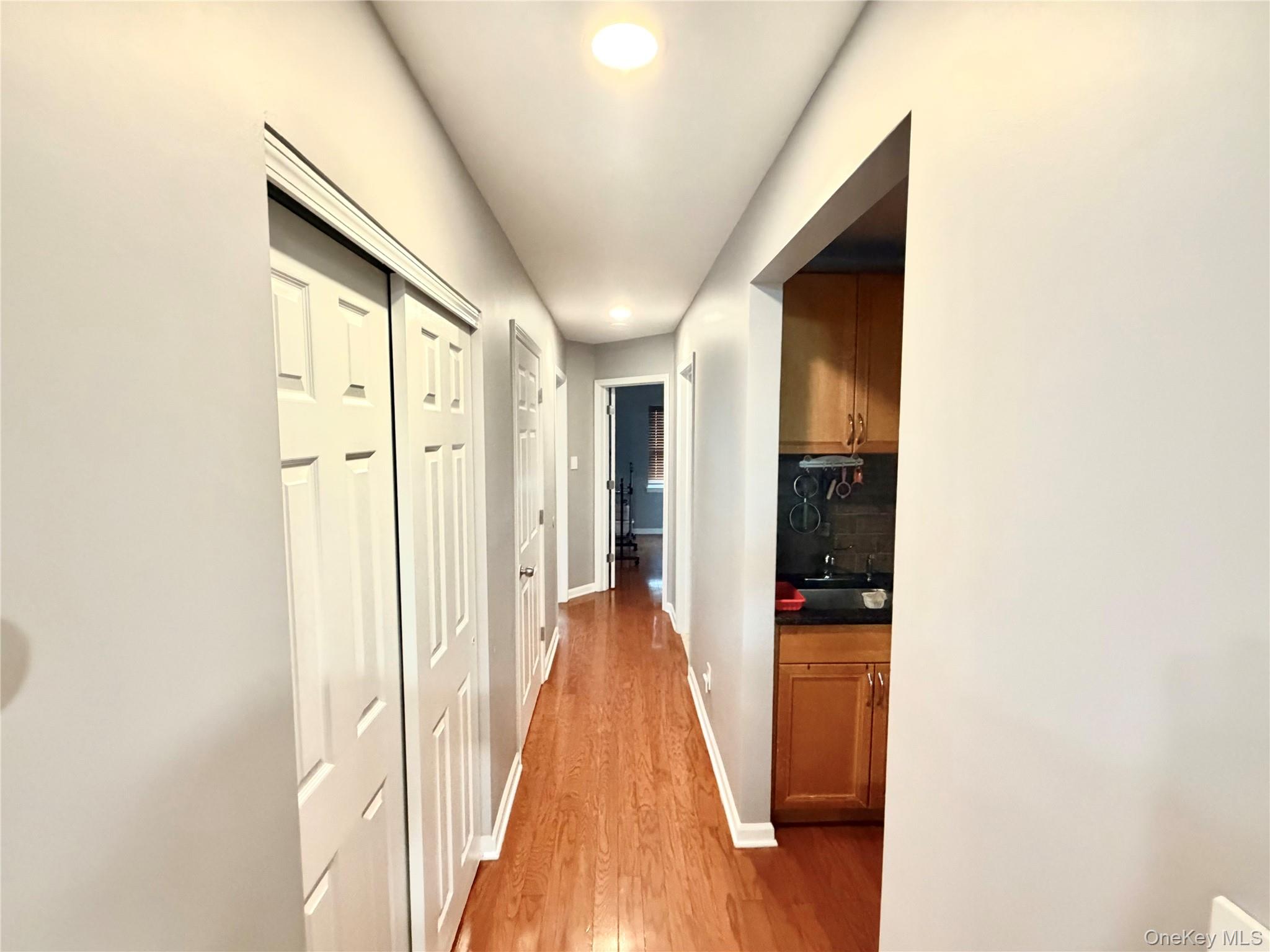 3-31 Endeavor Place, Unit B photo 3