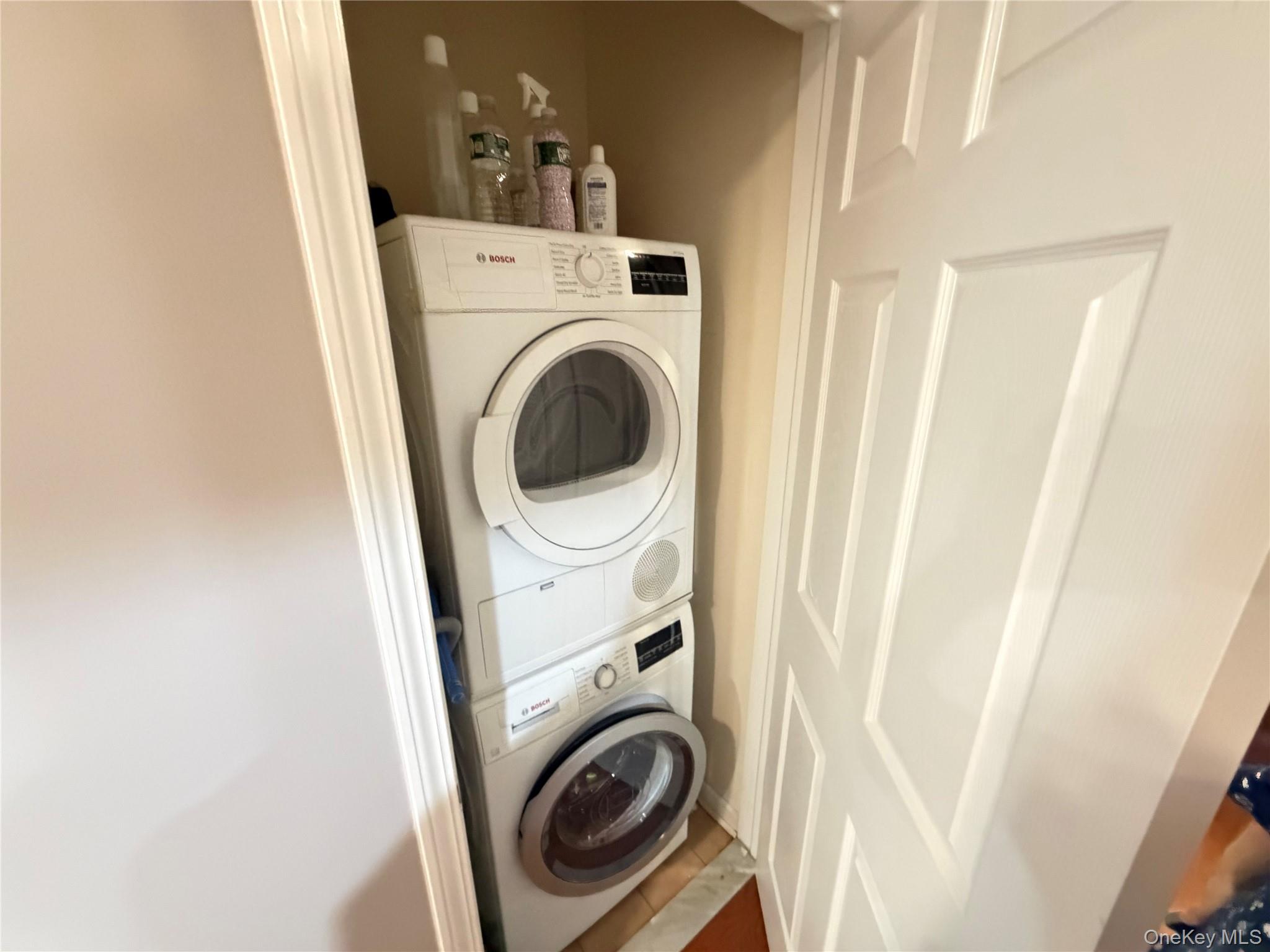 3-31 Endeavor Place, Unit B photo 6