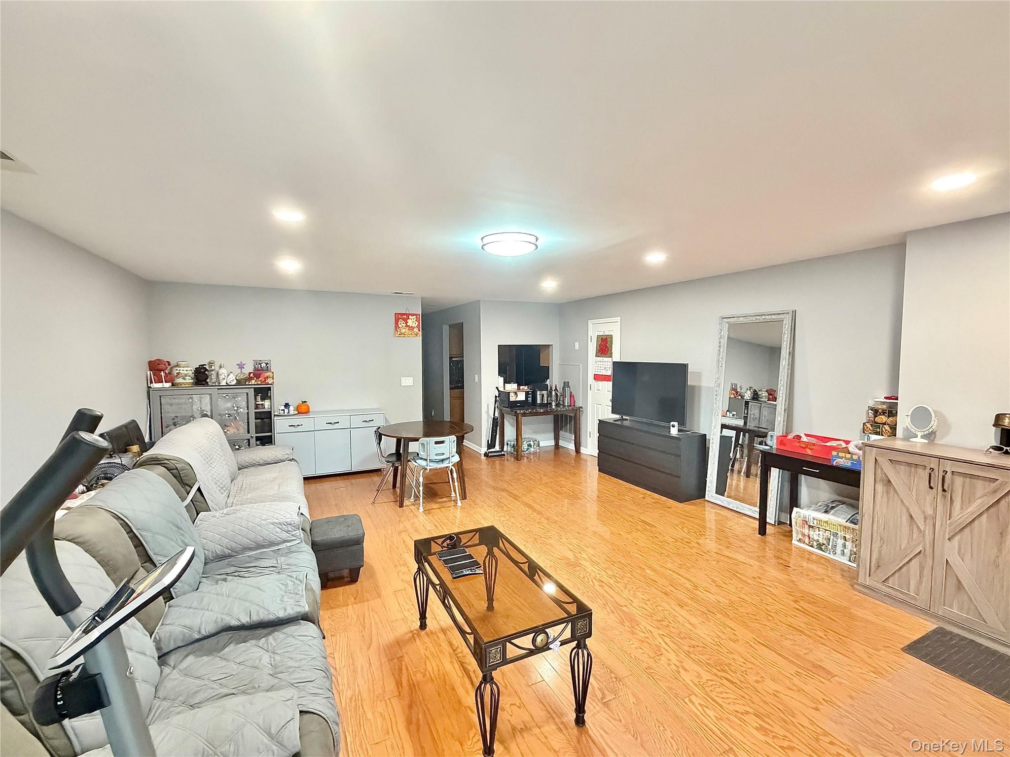 3-31 Endeavor Place, Unit B photo 2