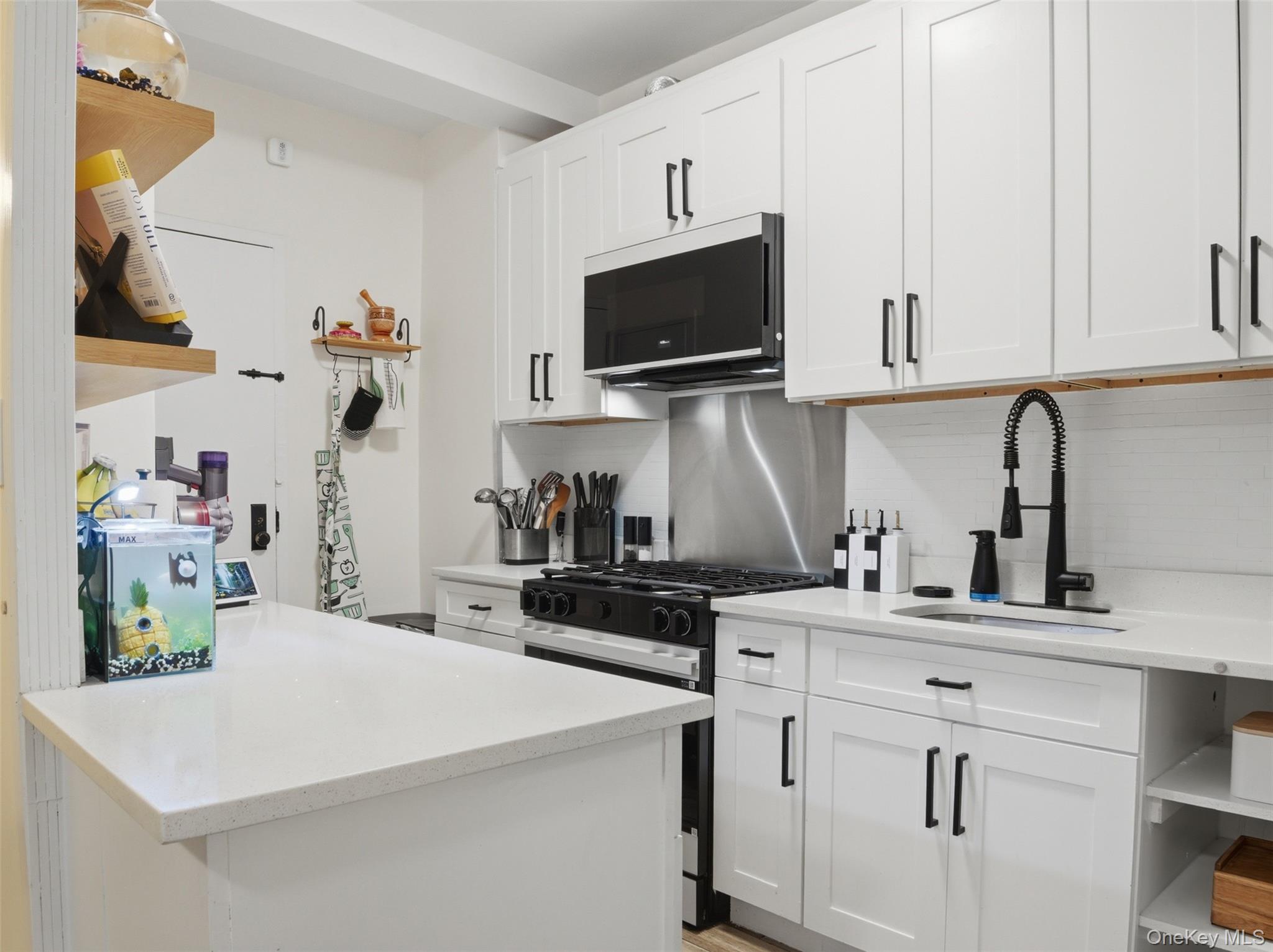 8 Fordham Hill Oval, Unit 1C photo 14