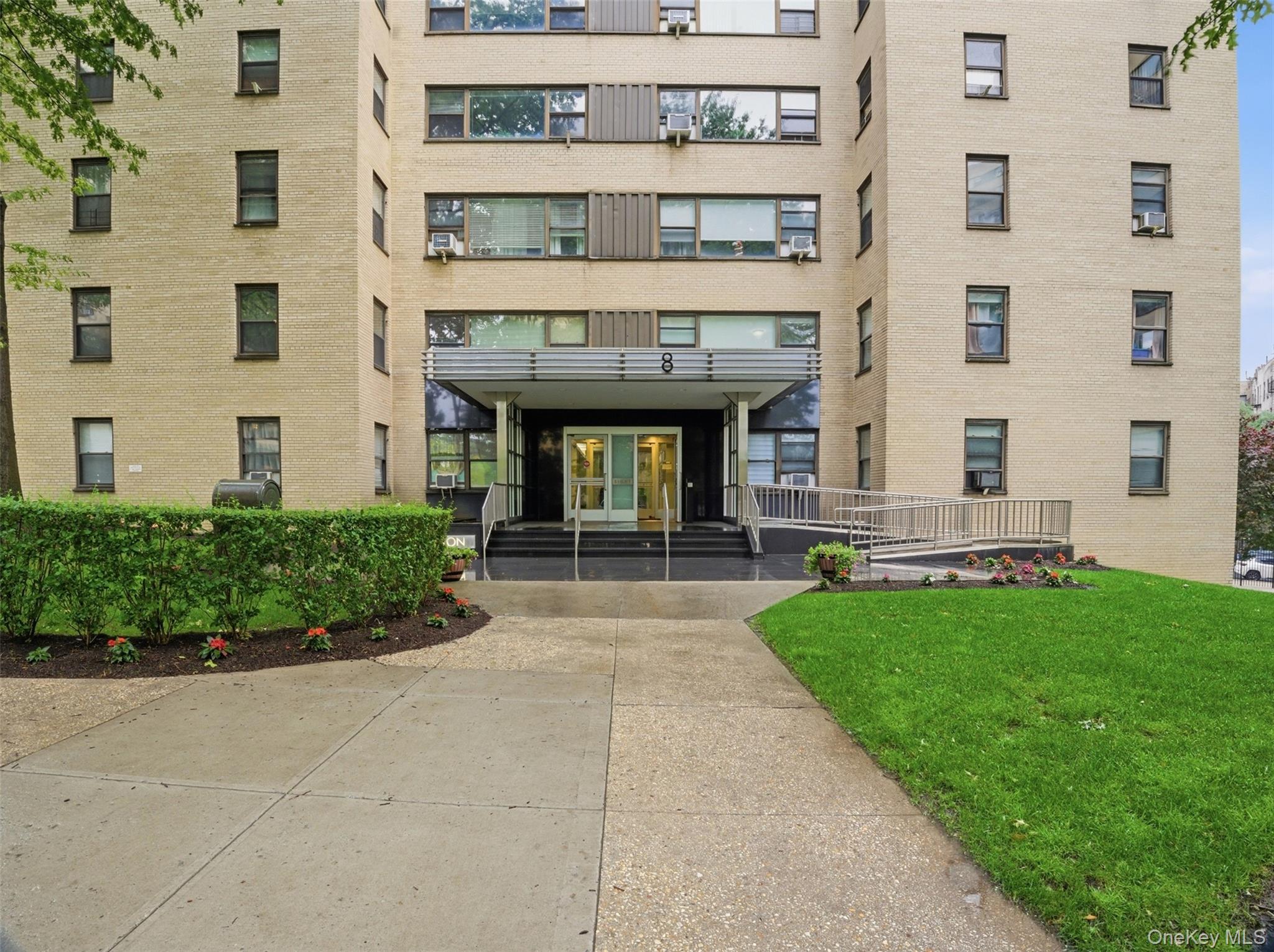 8 Fordham Hill Oval, Unit 1C photo 18