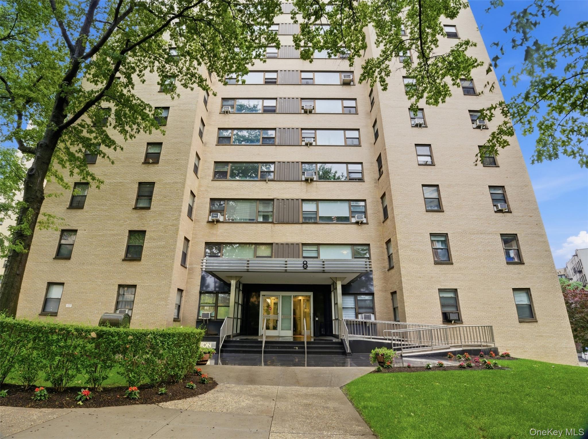 8 Fordham Hill Oval, Unit 1C photo 19