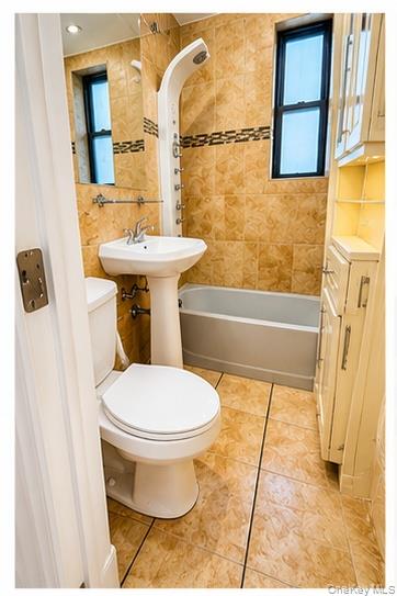 21-15 33st, Unit 4 photo 2