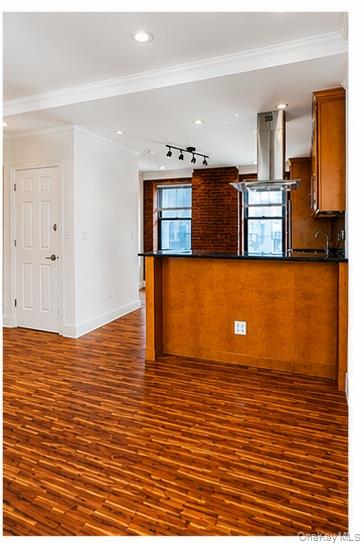 21-15 33st, Unit 4 photo 5