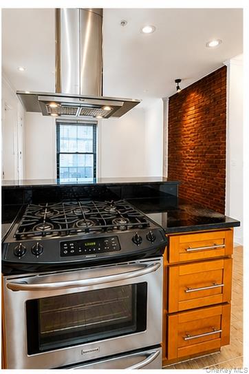 21-15 33st, Unit 4 photo 3