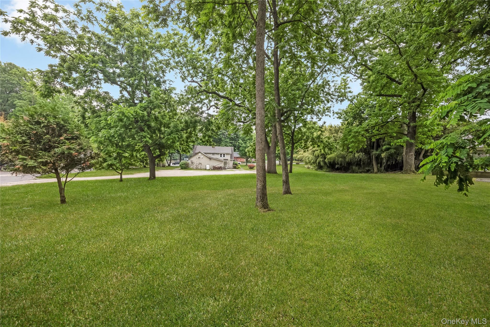 645 Middle Country Road – For Sale photo 29