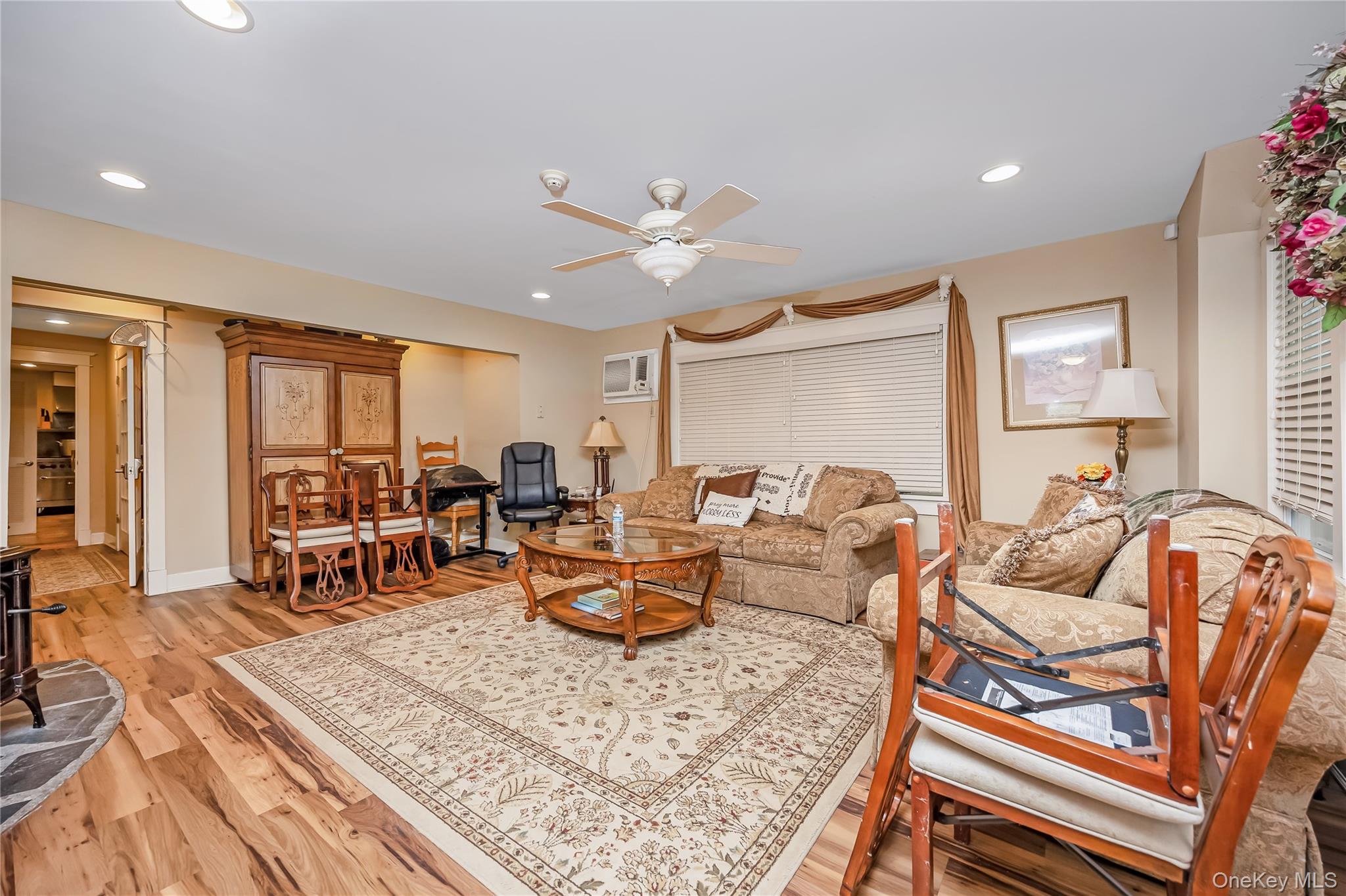 645 Middle Country Road – For Sale photo 9