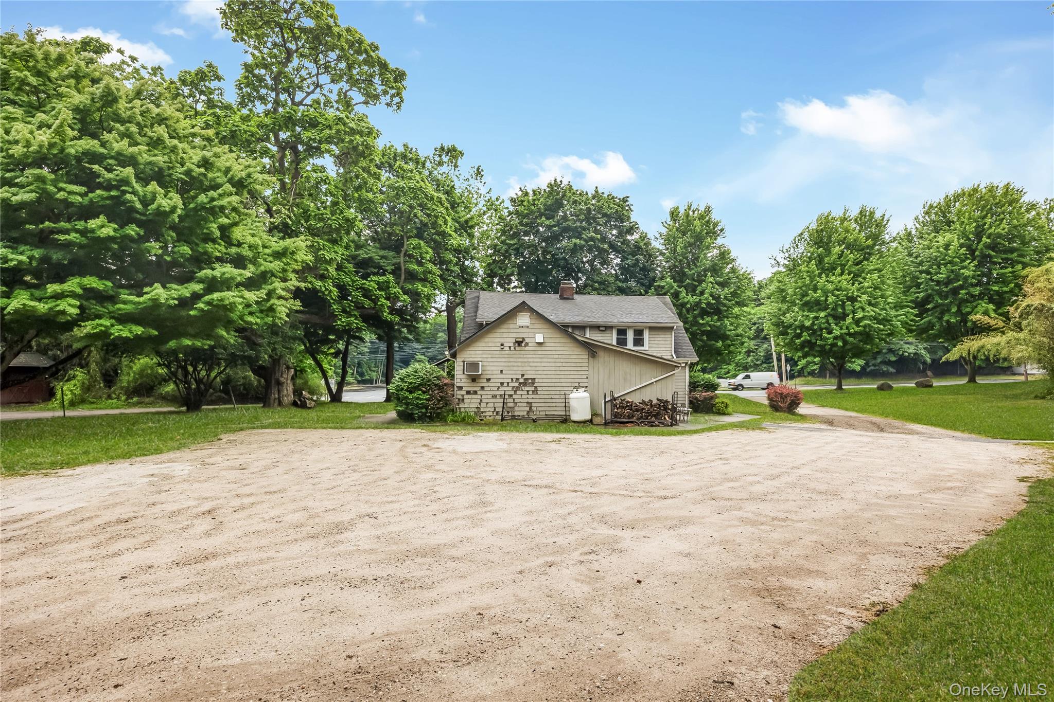 645 Middle Country Road – For Sale photo 28