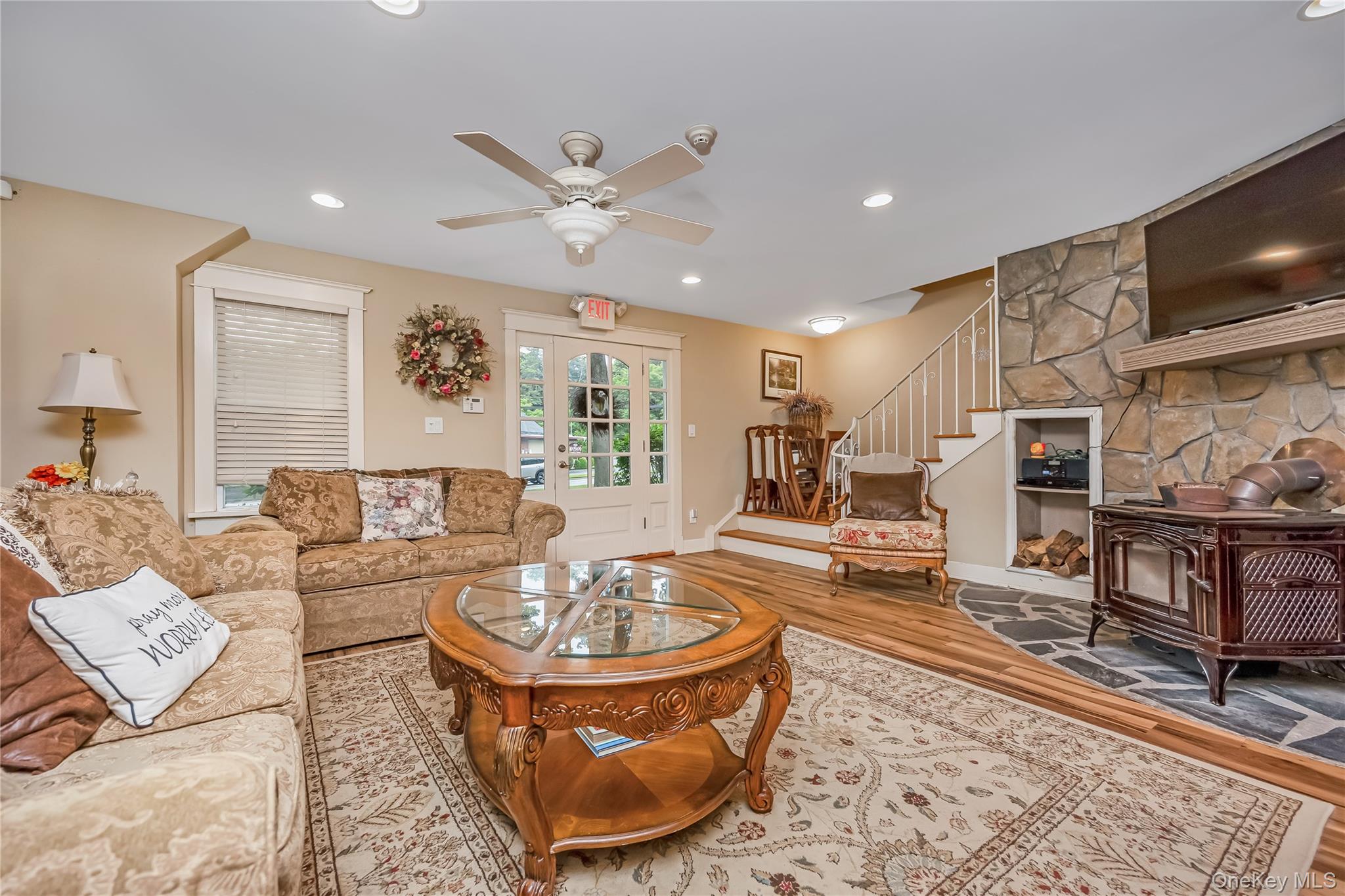 645 Middle Country Road – For Sale photo 11