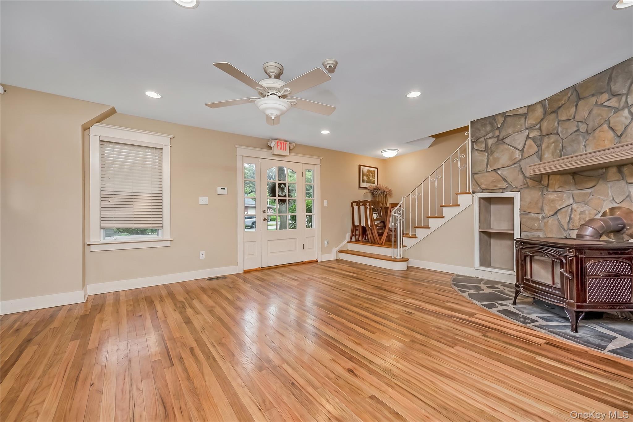 645 Middle Country Road – For Sale photo 10