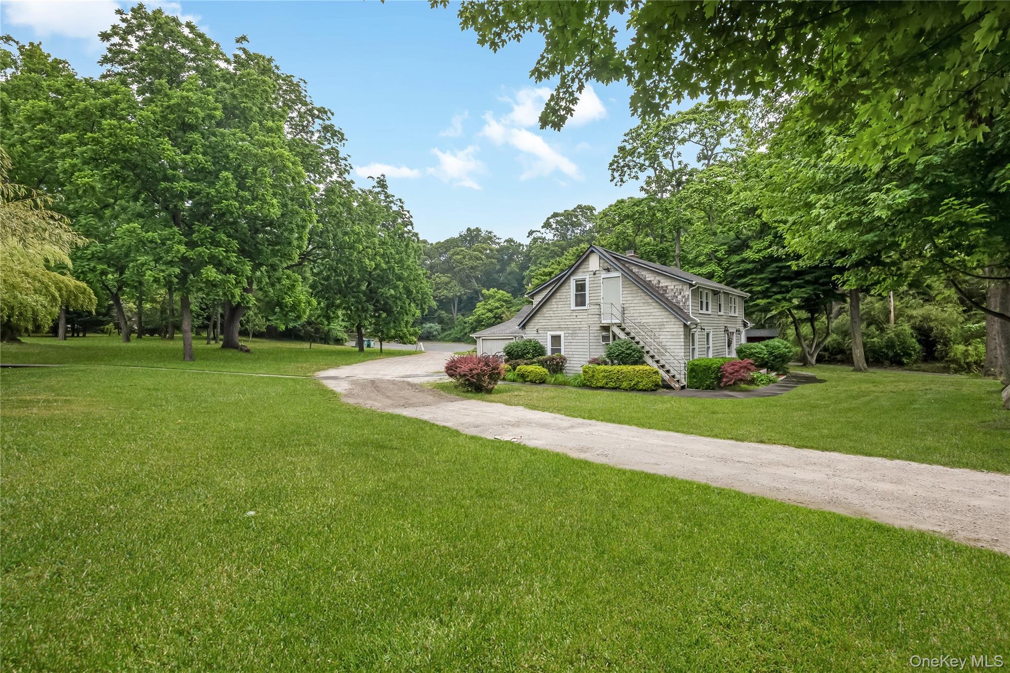 645 Middle Country Road – For Sale photo 4