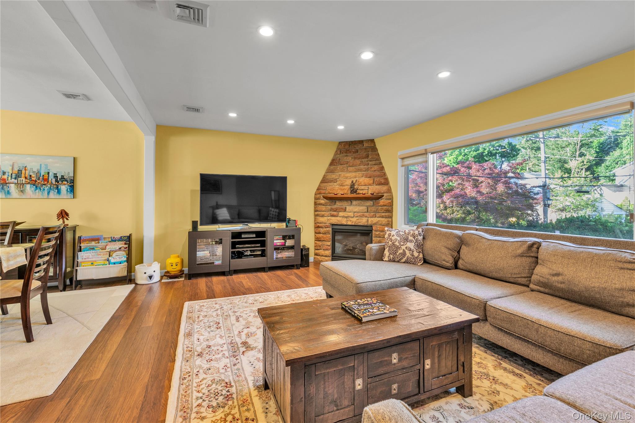 90 Virginia Drive – For Sale photo 4