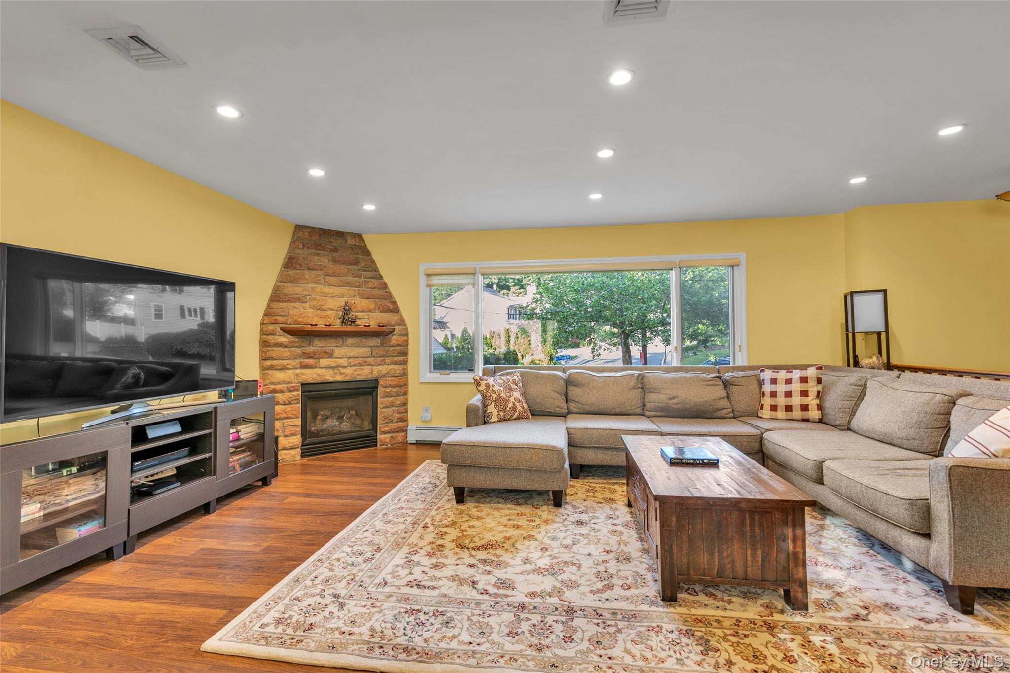 90 Virginia Drive – For Sale photo 3