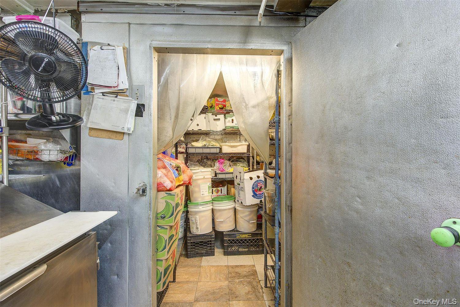 567 Wilson Avenue, Unit 4 photo 15