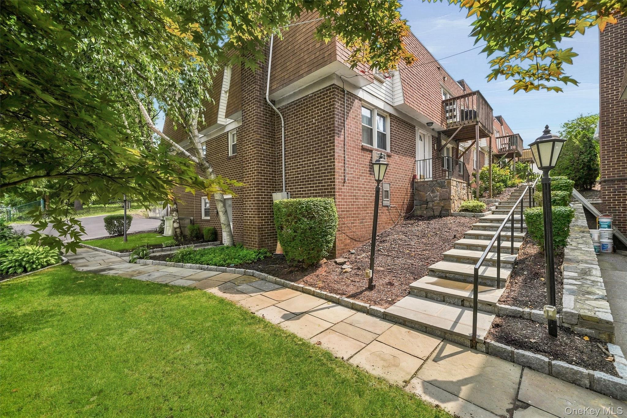 380 N Broadway, Unit D14
