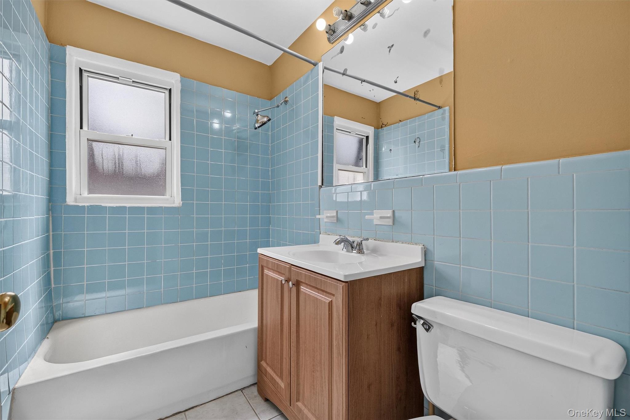 380 N Broadway, Unit D14 photo 16