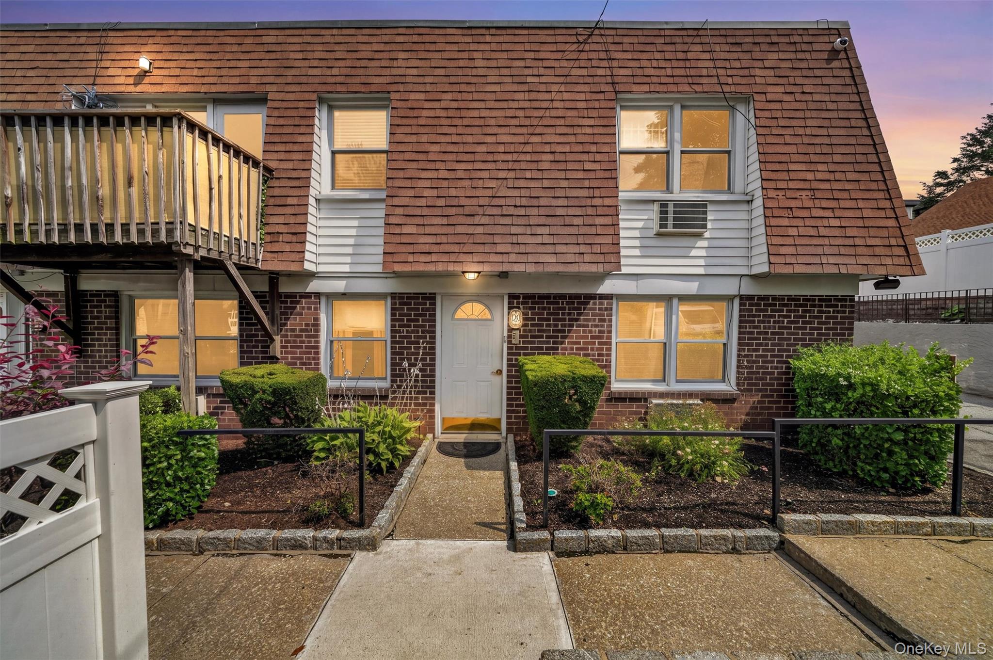 380 N Broadway, Unit D14 photo 3