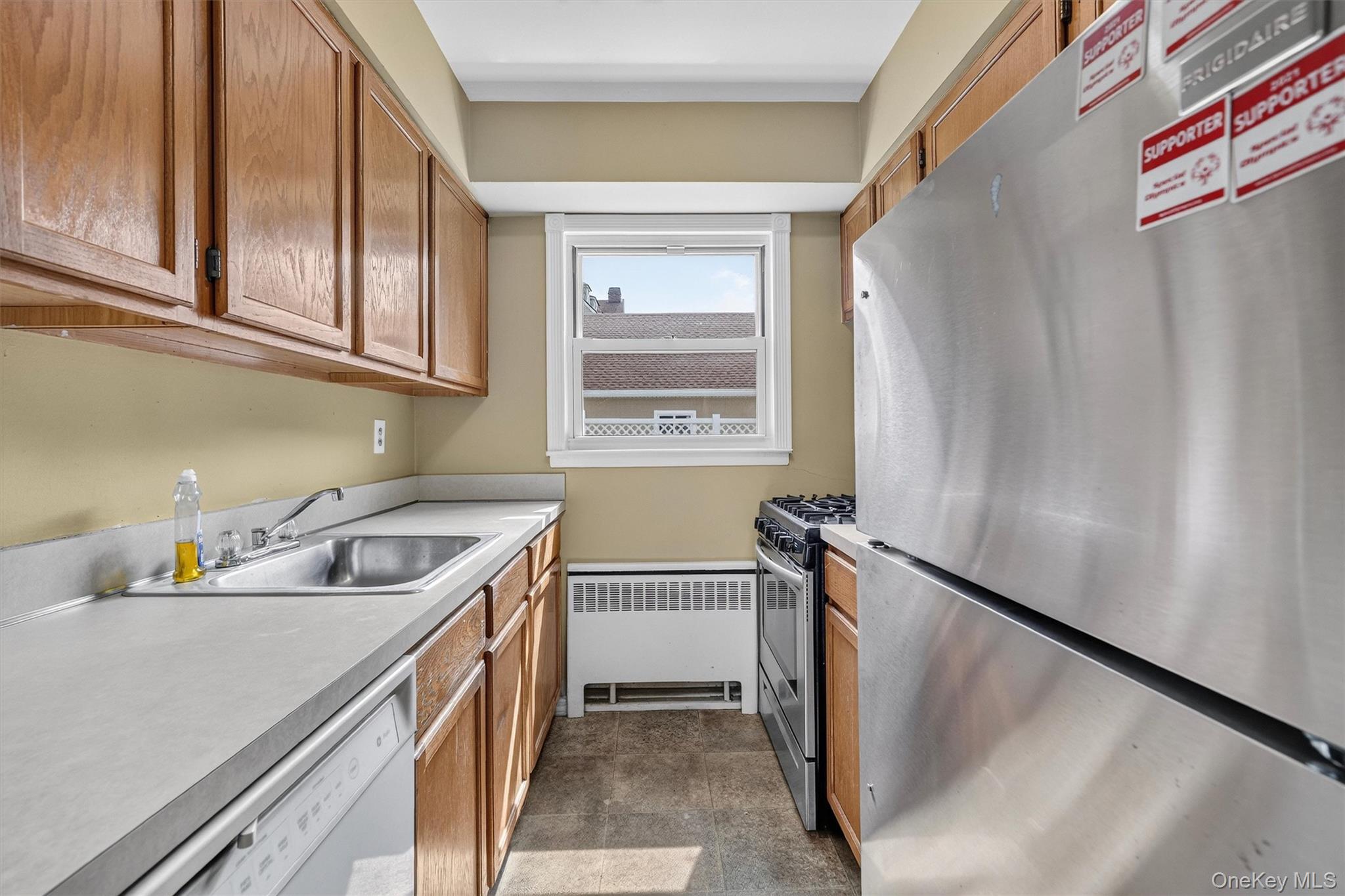 380 N Broadway, Unit D14 photo 9