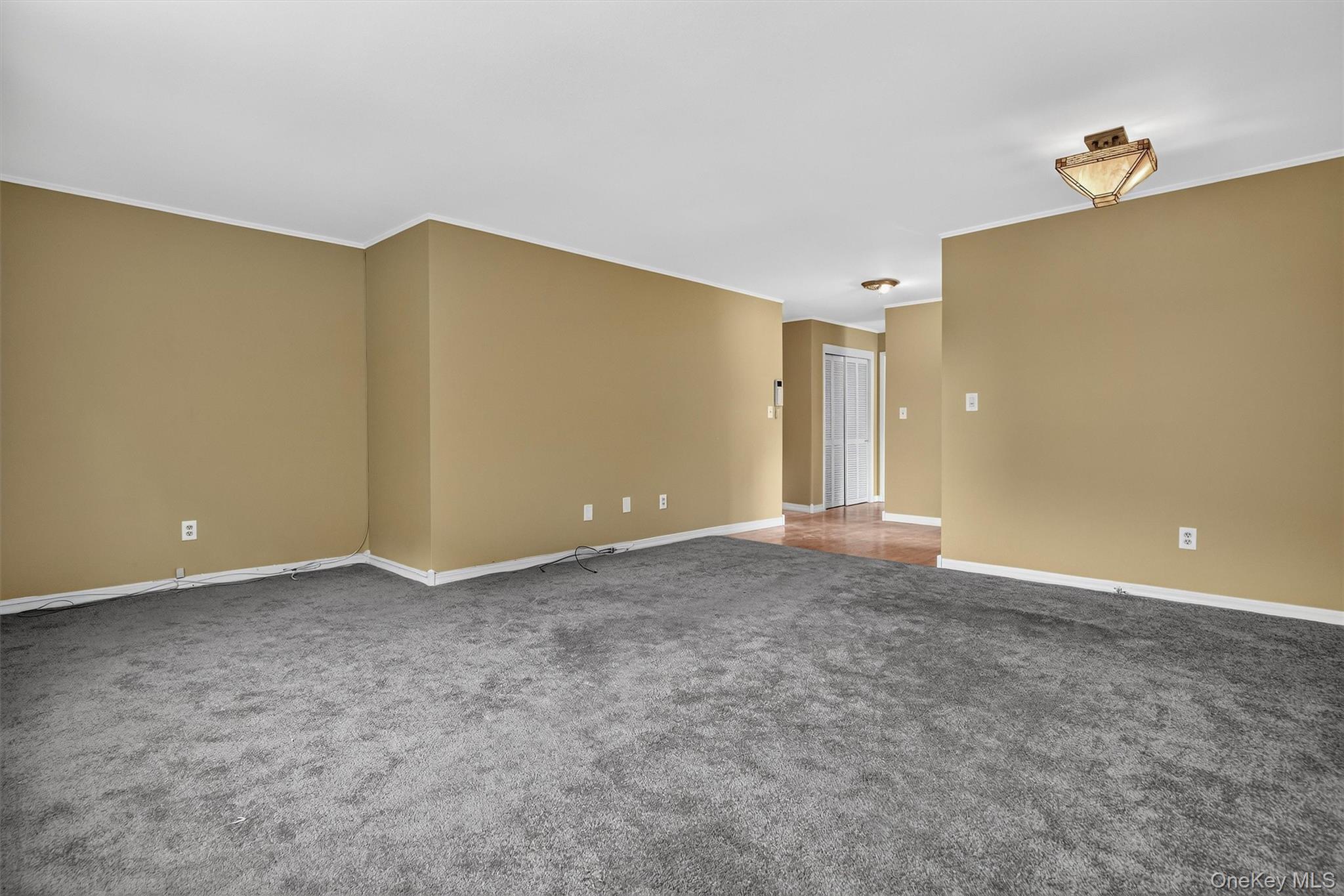380 N Broadway, Unit D14 photo 7