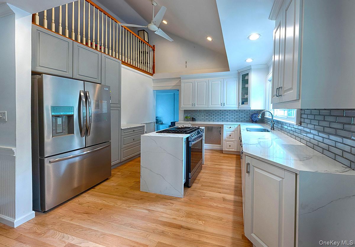 8 Van Cedar Street SE, Unit 8 photo 6
