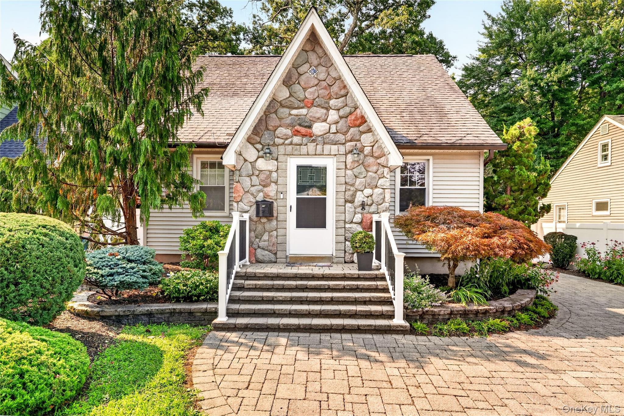 15 W Palisades Avenue – For Sale photo 2