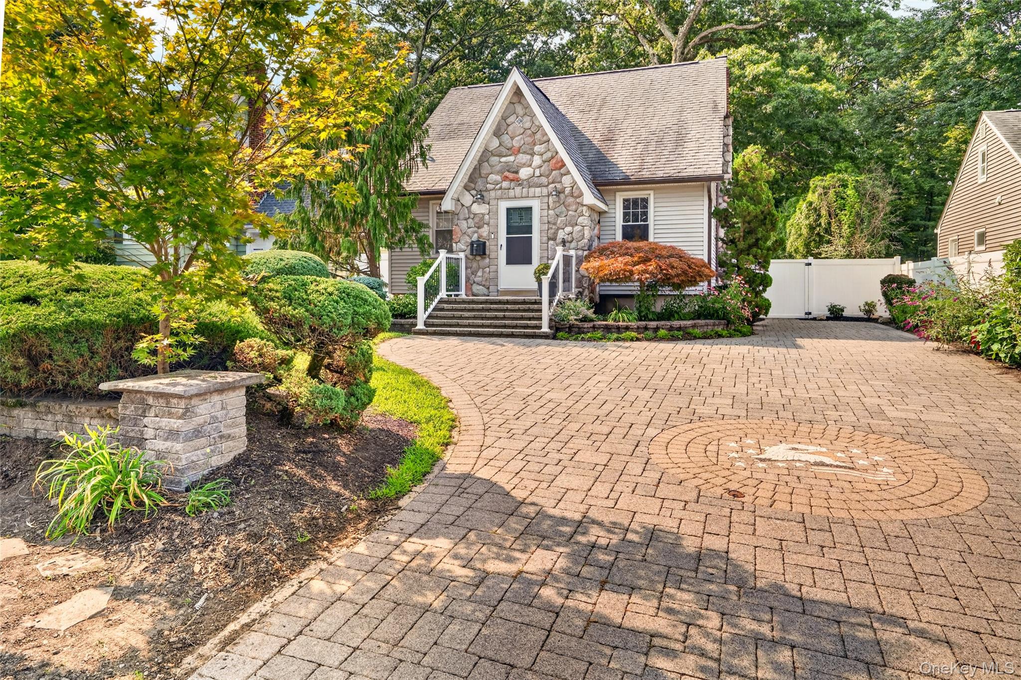 15 W Palisades Avenue – For Sale