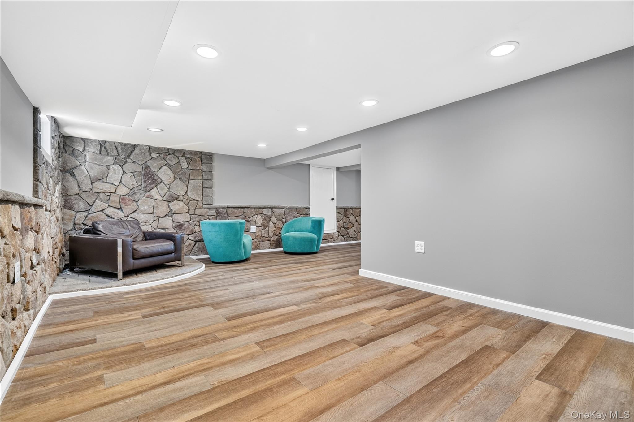15 W Palisades Avenue – For Sale photo 34