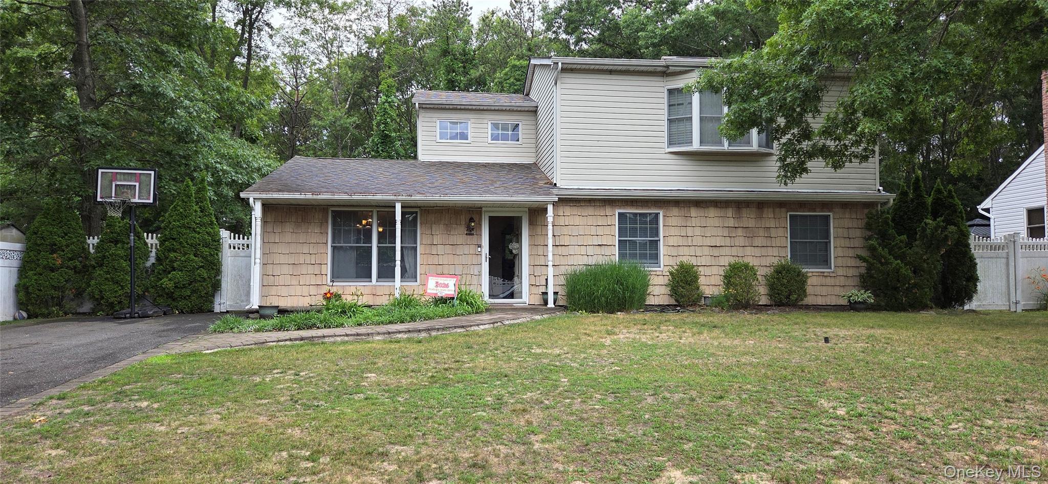 132 13th Avenue – For Sale photo 3