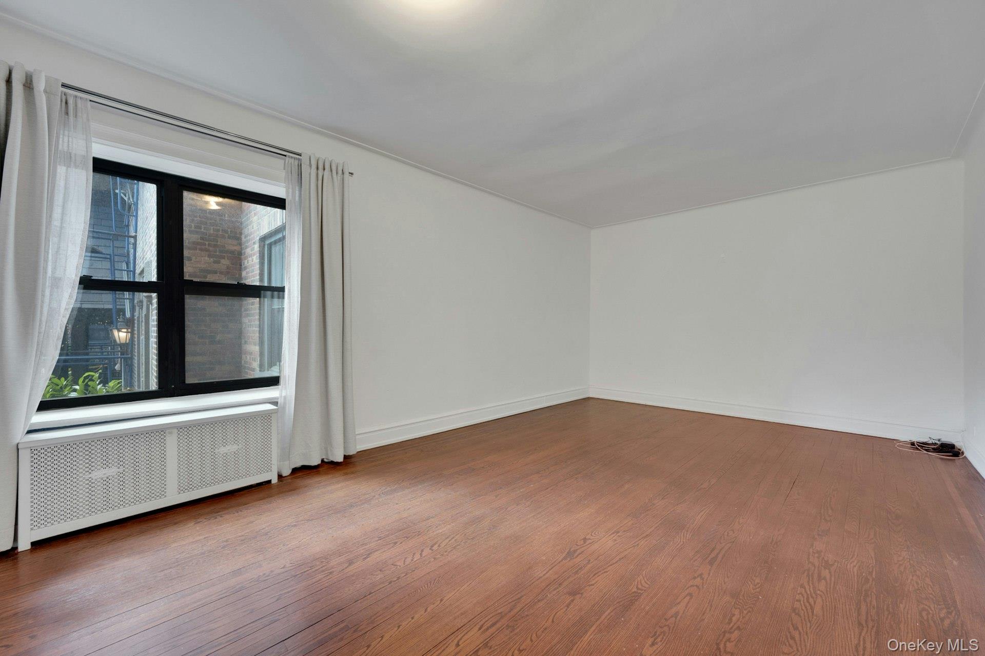 143 Garth Road, Unit 1J photo 3
