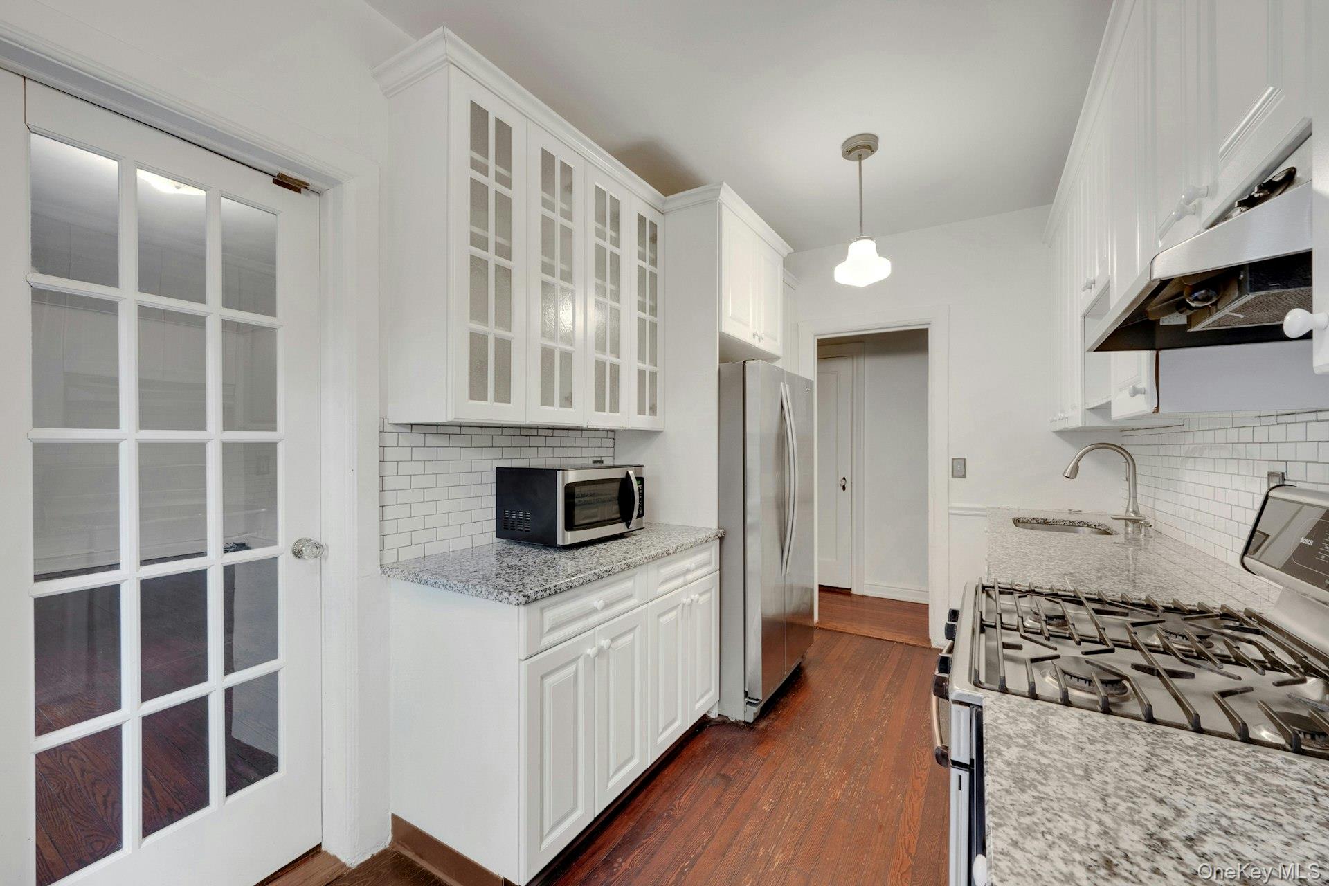 143 Garth Road, Unit 1J photo 2