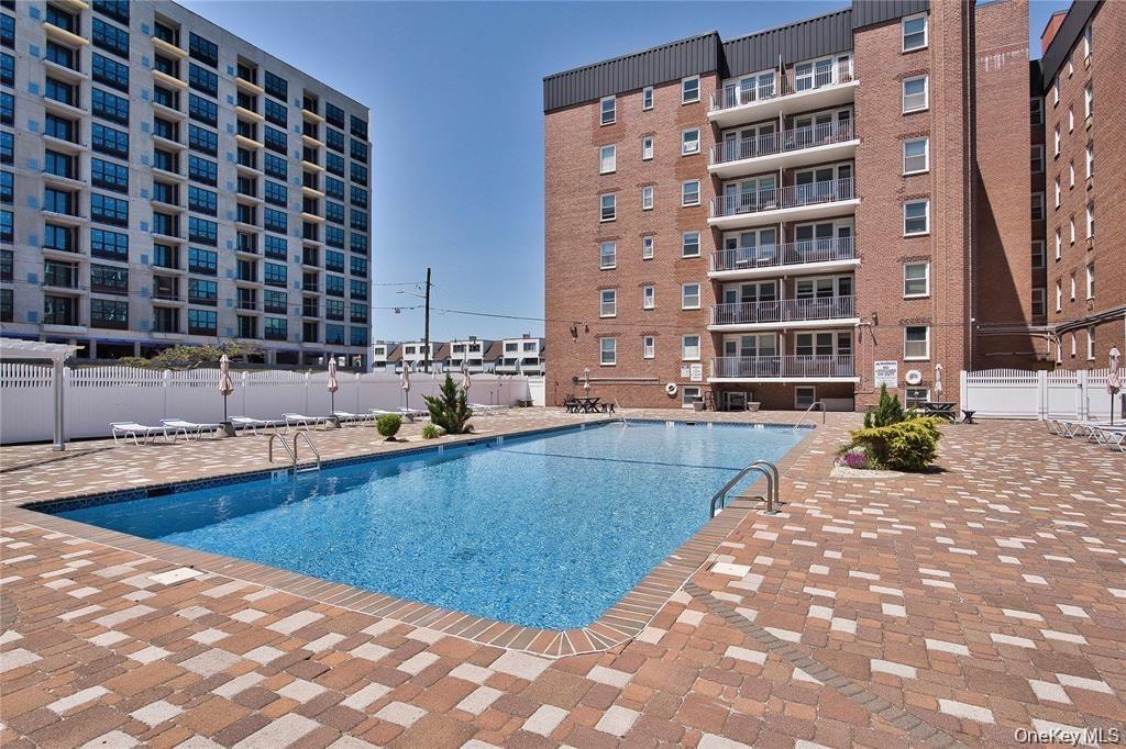 210 E Broadway, Unit 6L photo 25