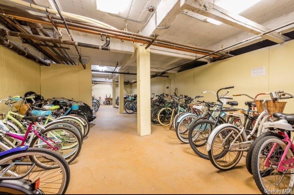 210 E Broadway, Unit 6L photo 12