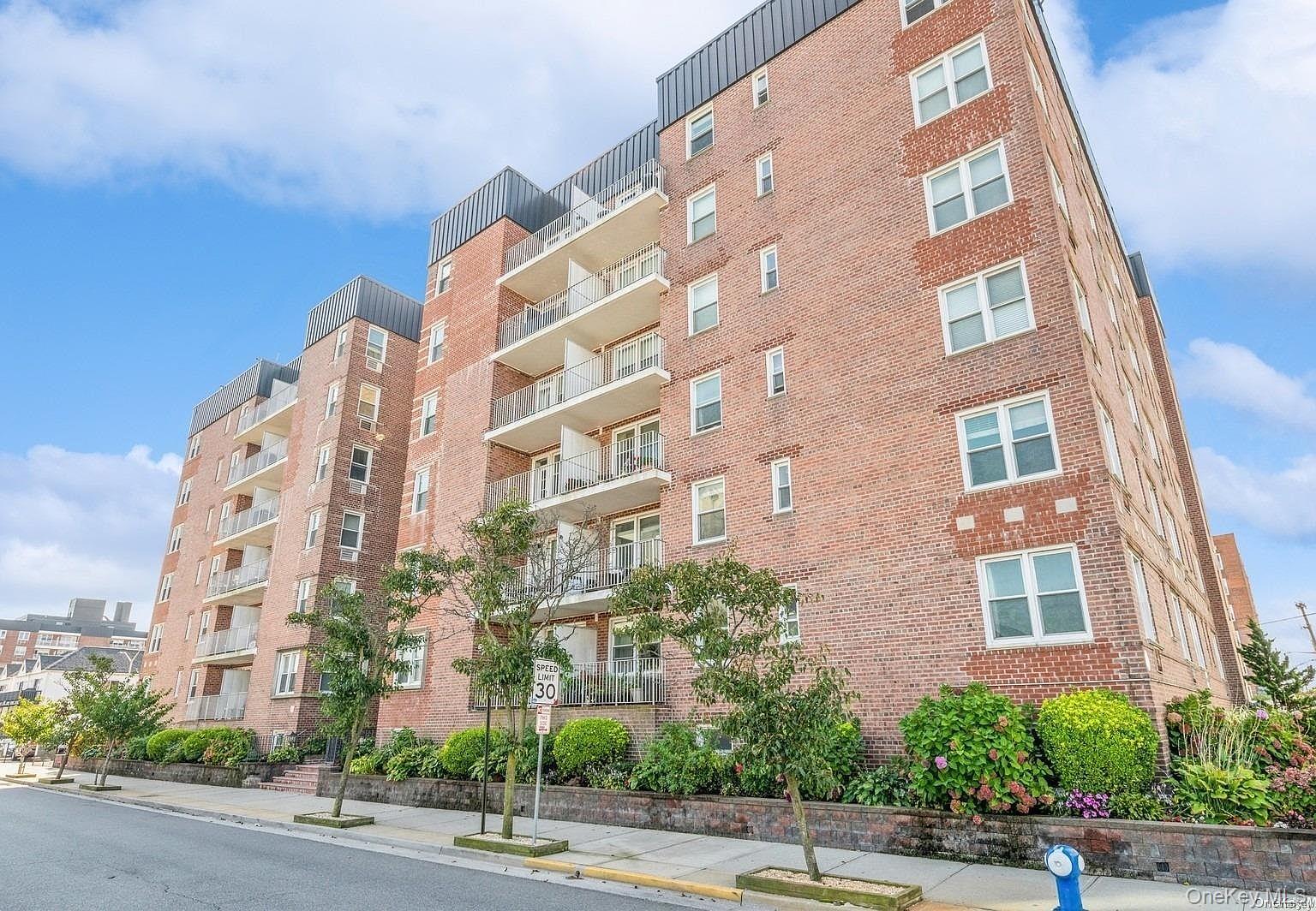 210 E Broadway, Unit 6L