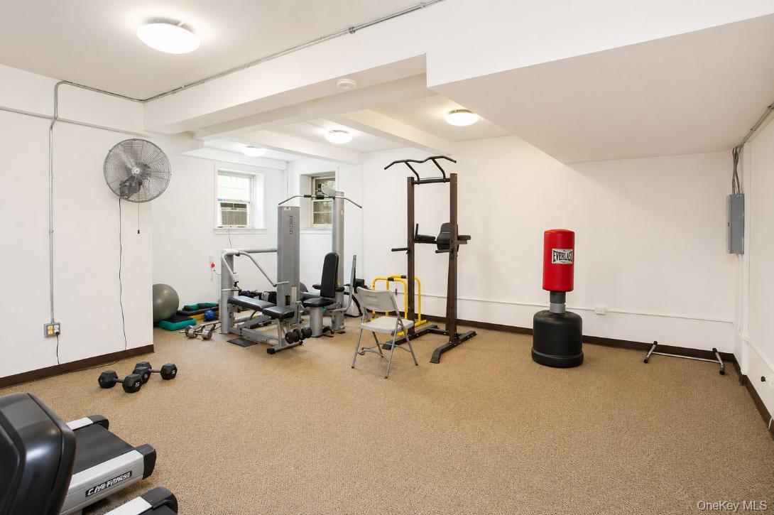 210 E Broadway, Unit 6L photo 17