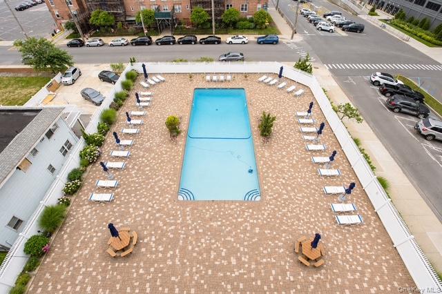210 E Broadway, Unit 6L photo 15