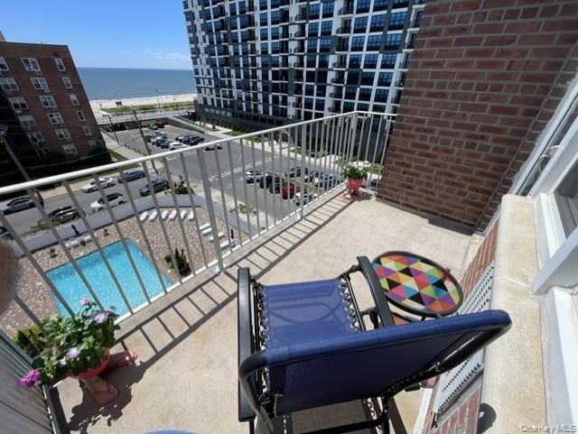 210 E Broadway, Unit 6L photo 6
