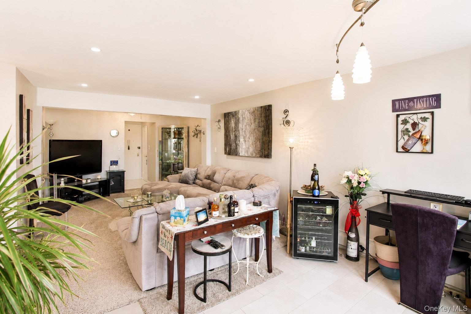 210 E Broadway, Unit 6L photo 3