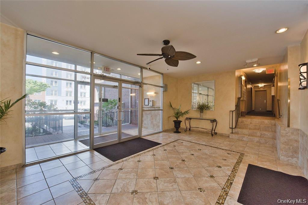 210 E Broadway, Unit 6L photo 19